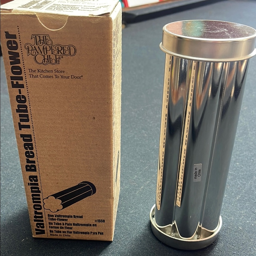 The Pampered Chef Bread Tube Flower- Silver